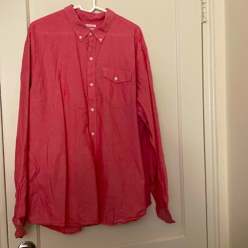 Old navy slim fit button down size: 3XL